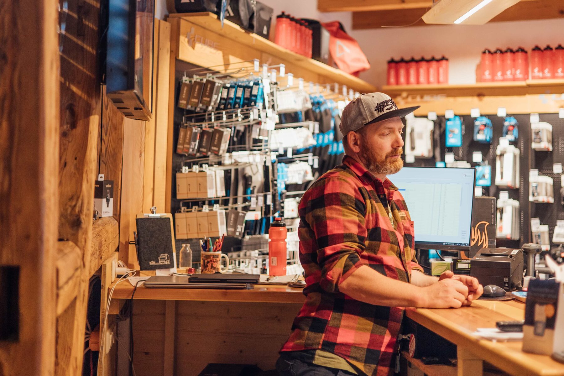 Der Laden von Fahrrad Schmidt mit Kaffee-Ecke