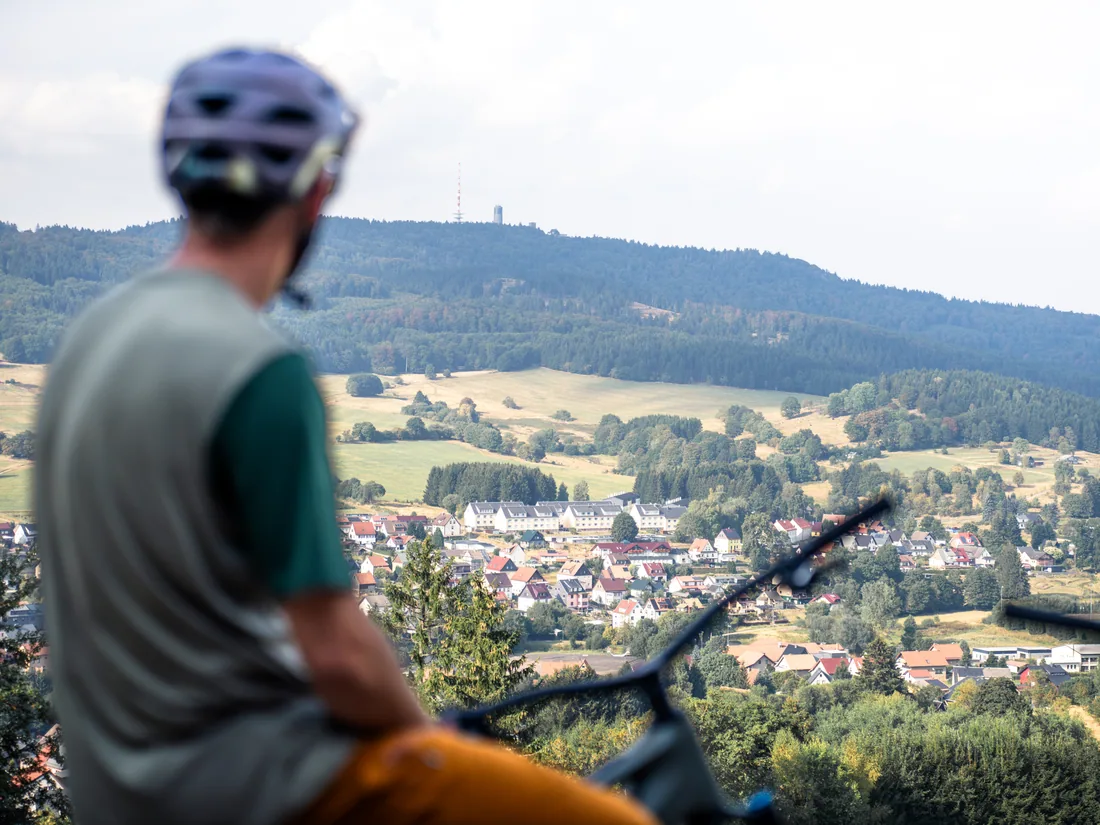 Blick über Bad Tabarz zum Großen Inselsberg