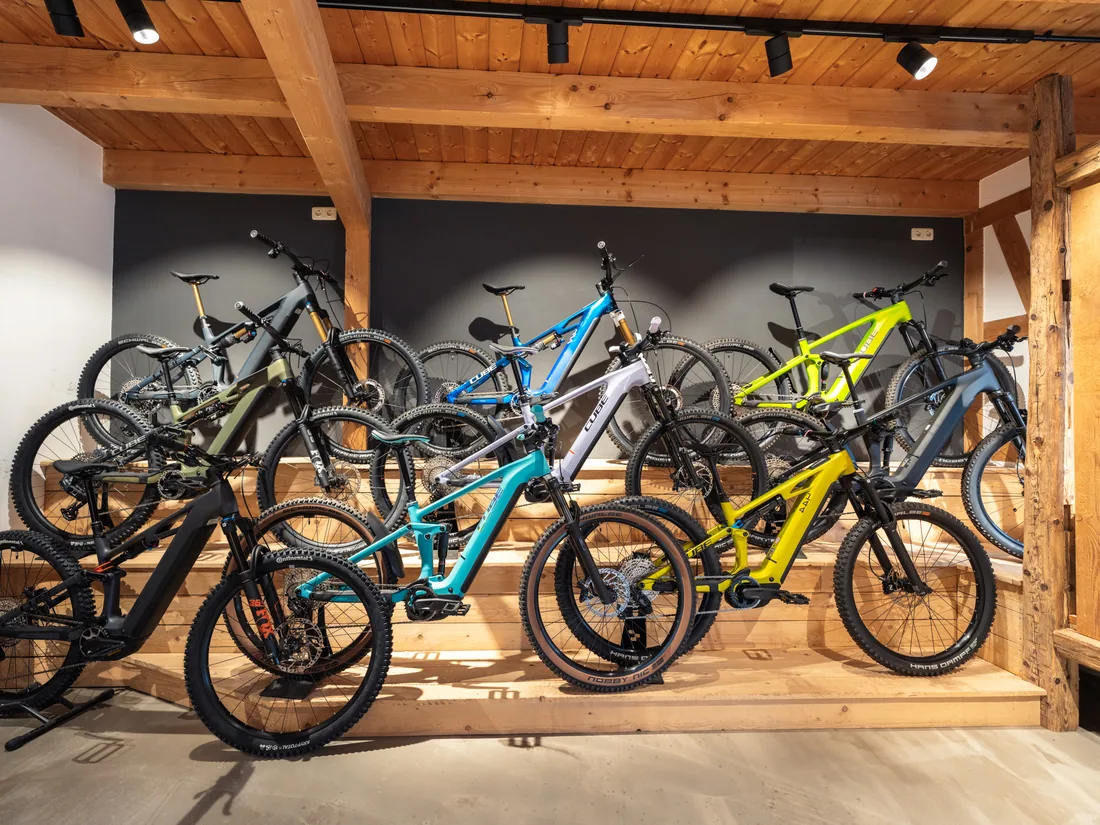 CUBE Bikes im Showroom von Fahrrad Schmidt in Bad Tabarz