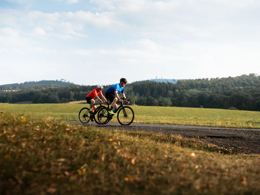 Rennradfahrer in der Landschaft um Bad Tabarz