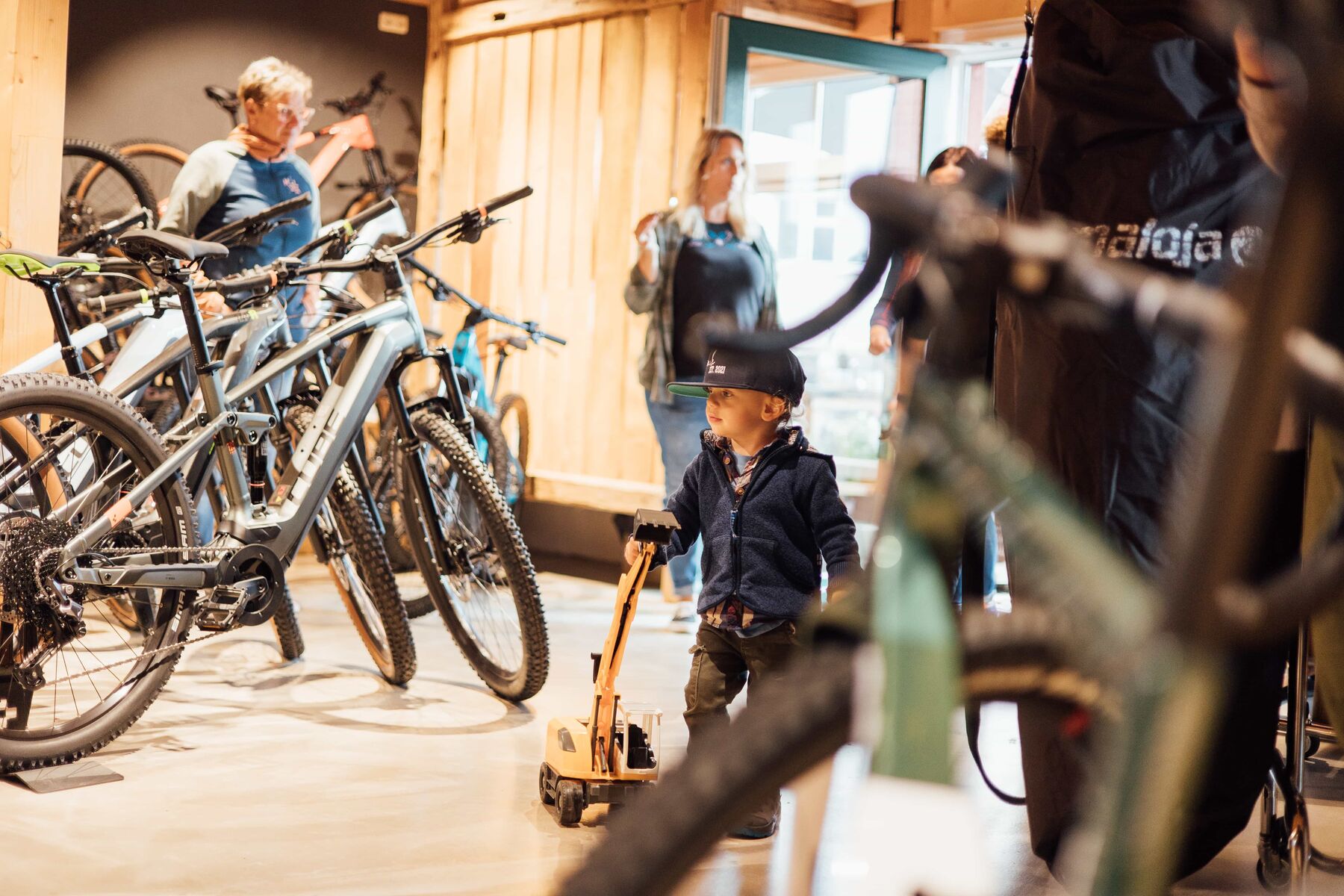 Bikes im Showroom von Fahrrad Schmidt in Bad Tabarz